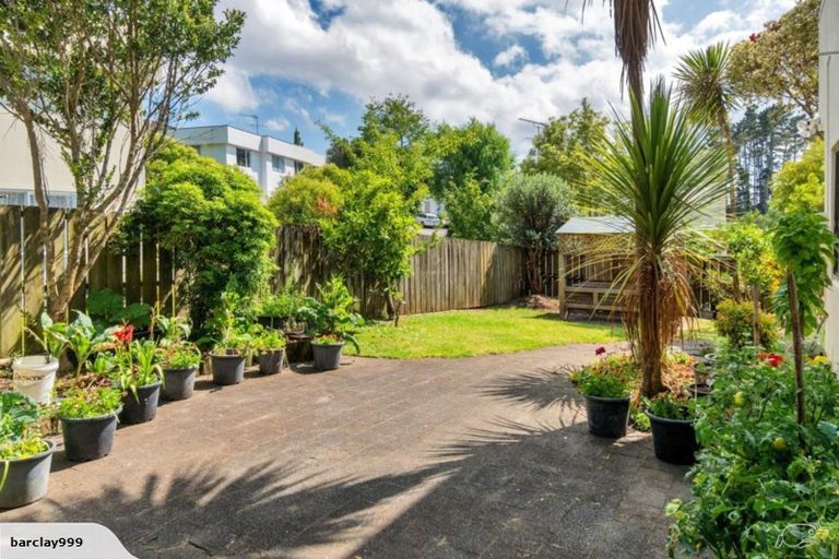 Photo of property in 9/24 Eastglen Road, Glen Eden, Auckland, 0602