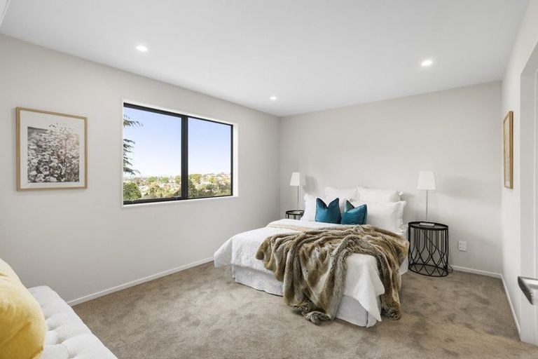 Photo of property in 1/15d Verran Road, Birkenhead, Auckland, 0626