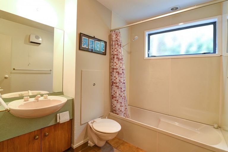 Photo of property in 49b Wynyard Crescent, Fernhill, Queenstown, 9300