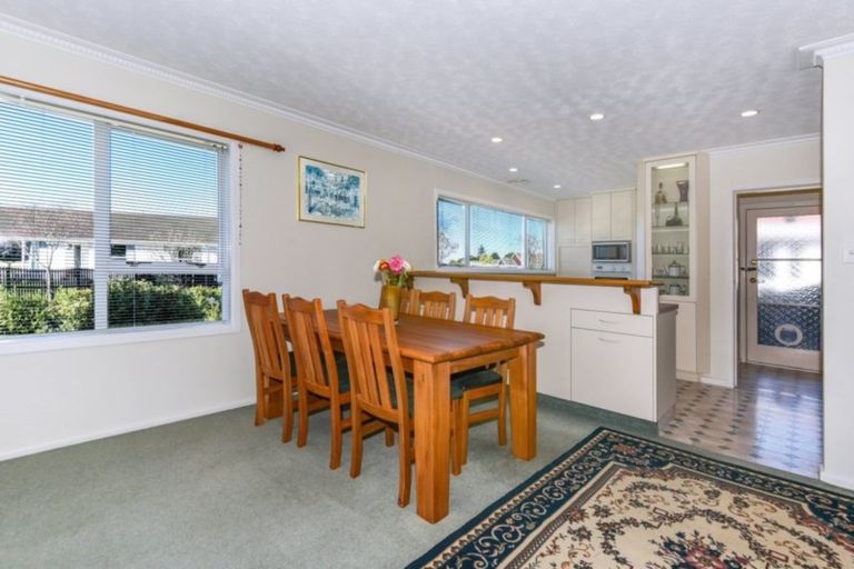 Photo of property in 17 Delaware Crescent, Russley, Christchurch, 8042