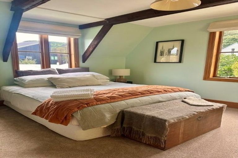 Photo of property in 15 Whiorau Grove, Lowry Bay, Lower Hutt, 5013