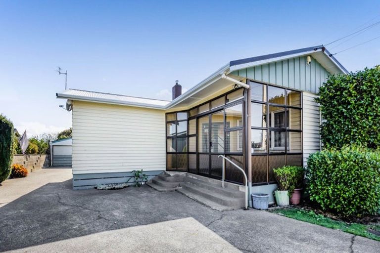 Photo of property in 124 Glover Road, Hawera, 4610