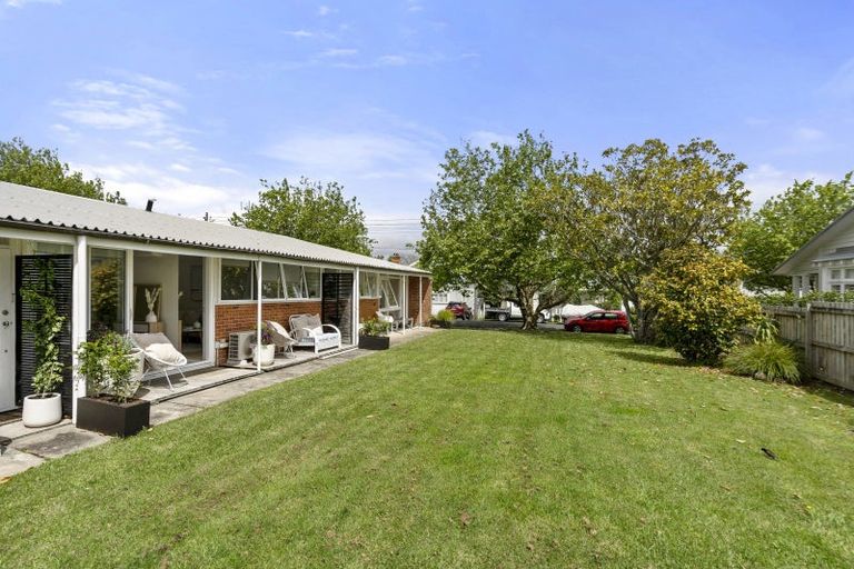 Photo of property in 2/6 North Avenue, Narrow Neck, Auckland, 0624