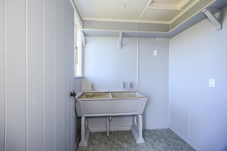 Photo of property in 1 Roach Street, Holmes Hill, Oamaru, 9401