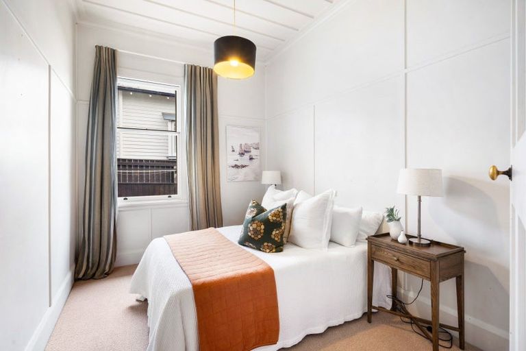 Photo of property in 45 Napier Terrace, Hospital Hill, Napier, 4110