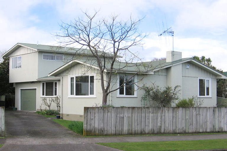 Photo of property in 15 Parkland Crescent, Terrace End, Palmerston North, 4410