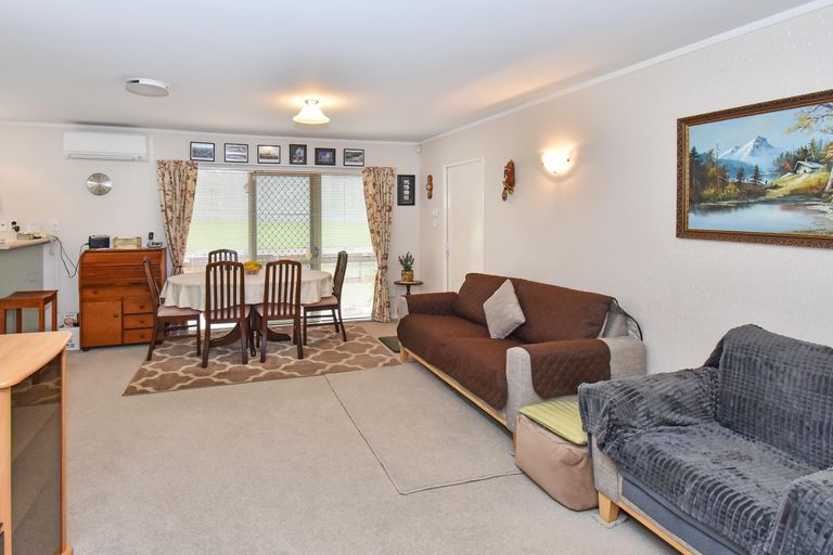 Photo of property in 15 Tonson Place, Weymouth, Auckland, 2103