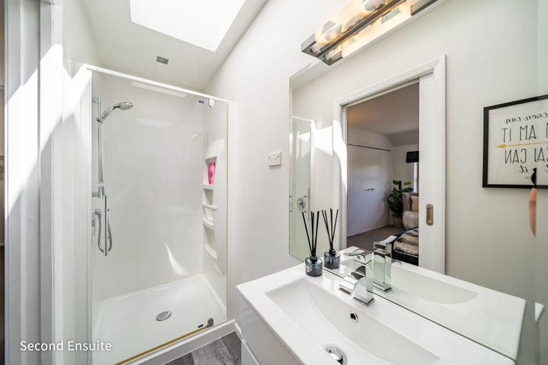 Photo of property in 355 Fergusson Drive, Heretaunga, Upper Hutt, 5018