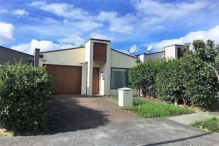 Photo of property in 16 Nagle Place, Golflands, Auckland, 2013