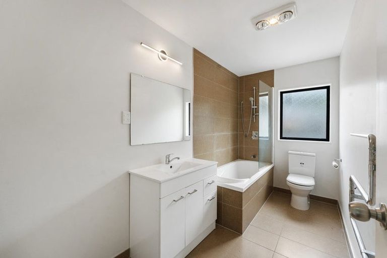 Photo of property in 46b Brains Road, Kelston, Auckland, 0602