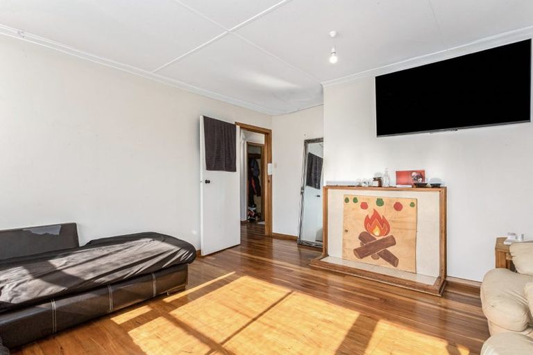 Photo of property in 28 Durham Street, Cannons Creek, Porirua, 5024