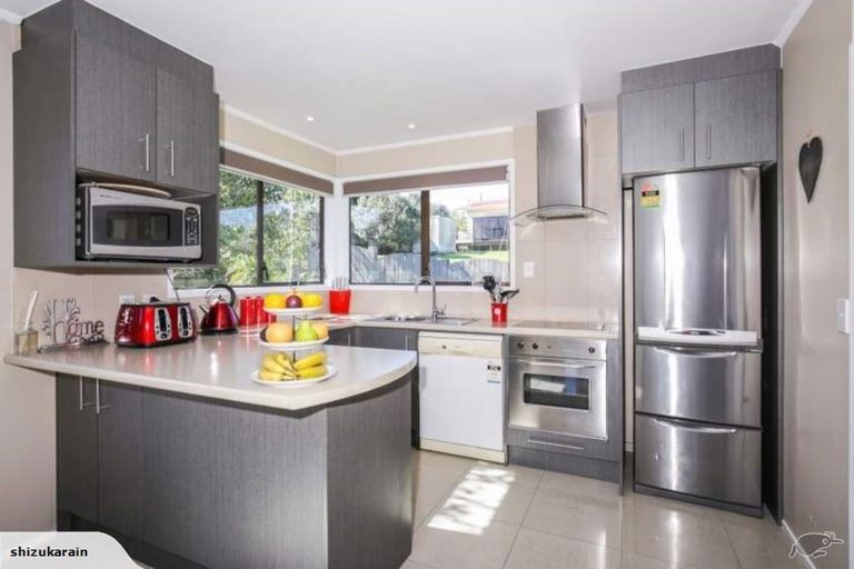 Photo of property in 9 Glucina Place, Glen Eden, Auckland, 0602