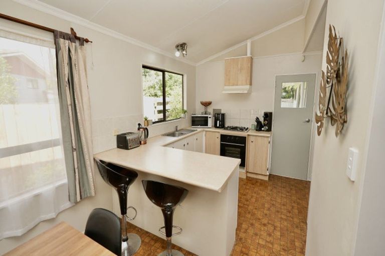 Photo of property in 62 Acacia Street, Kelvin Grove, Palmerston North, 4414
