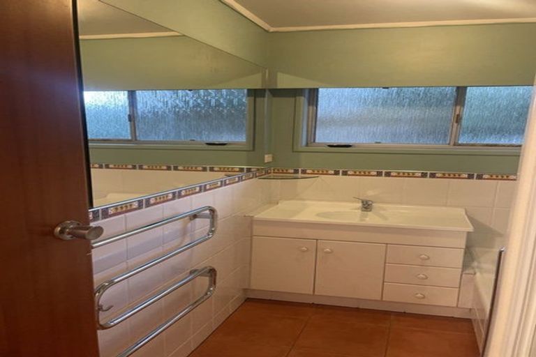 Photo of property in 100 Clevedon Road, Papakura, 2110