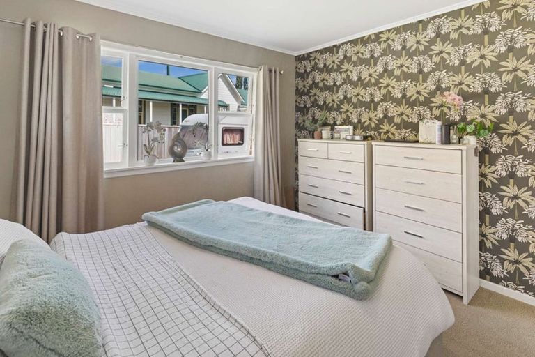 Photo of property in 8 Feltham Street, Hunterville, 4730