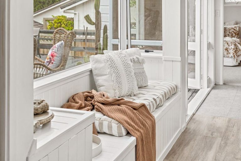 Photo of property in 27 Hebron Road, Waiake, Auckland, 0630