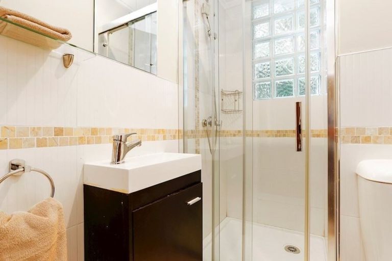 Photo of property in 552 Scenic Drive, Waiatarua, Auckland, 0612