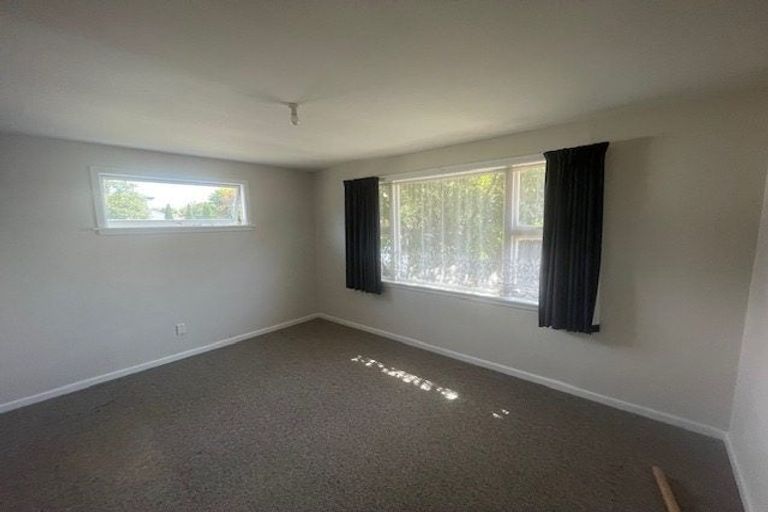 Photo of property in 2/227 Memorial Avenue, Burnside, Christchurch, 8053