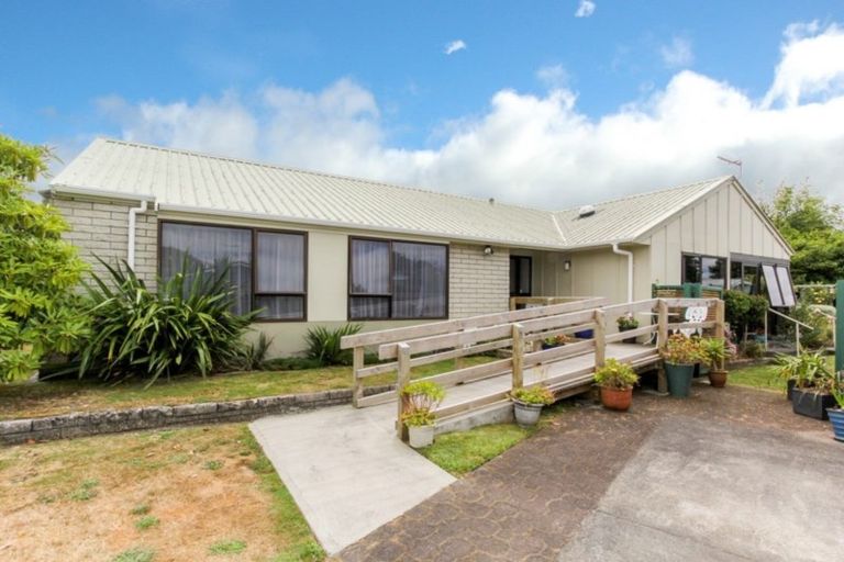 Photo of property in 1 Rangiora Place, Inglewood, 4330