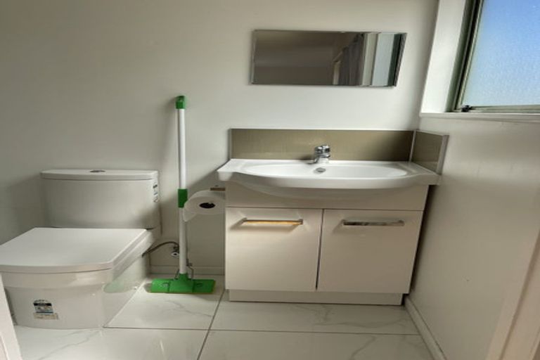 Photo of property in 49 Tawa Road, Kumeu, 0891