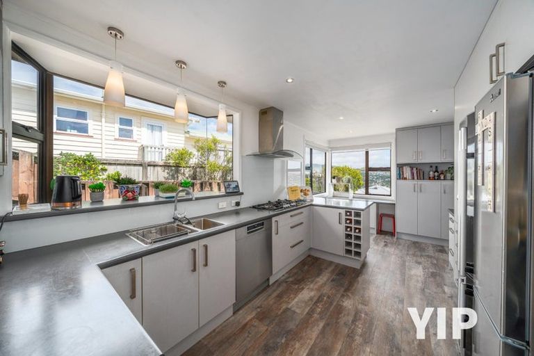 Photo of property in 16 Carluke Street, Paparangi, Wellington, 6037