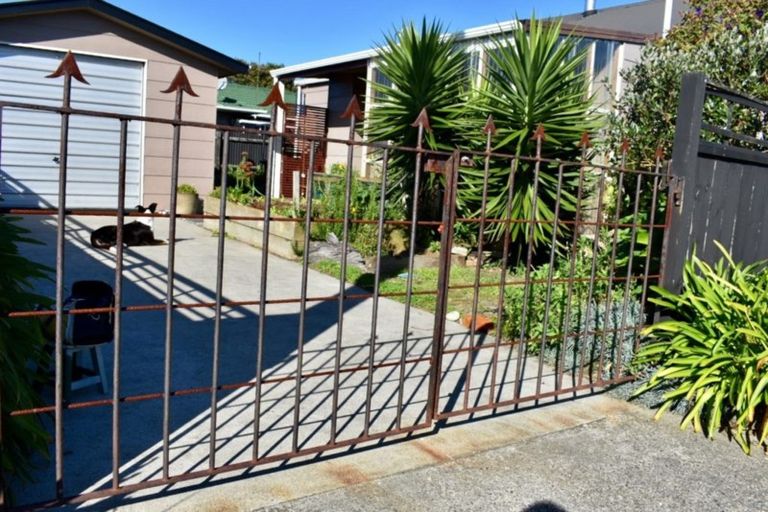 Photo of property in 17 Peel Street, Westport, 7825