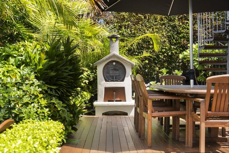 Photo of property in 32 Sartors Avenue, Northcross, Auckland, 0630