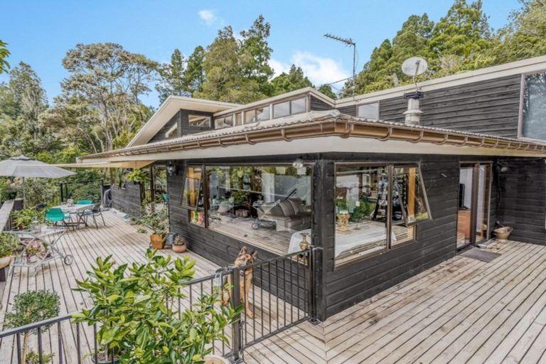 Photo of property in 215 Shaw Road, Titirangi, Auckland, 0604