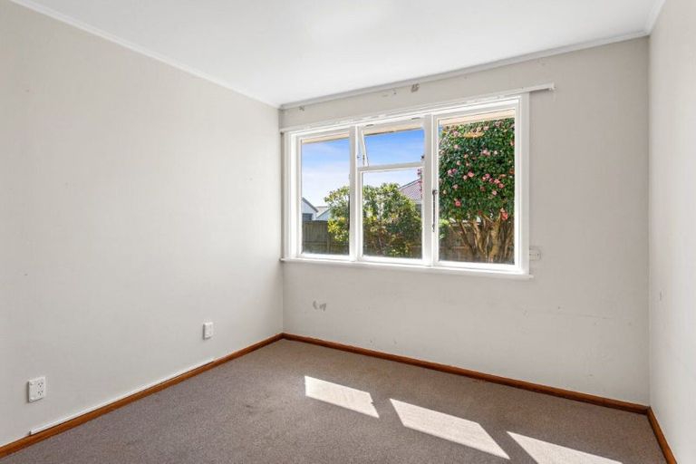 Photo of property in 21 Lambeth Crescent, Northcote, Christchurch, 8052