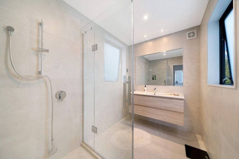 Photo of property in 8/105 Hobsonville Road, West Harbour, Auckland, 0618