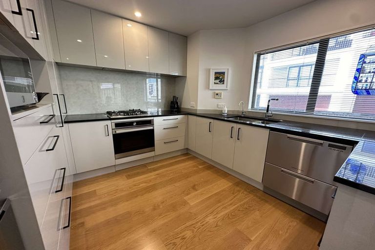 Photo of property in 7/22 Oriental Terrace, Oriental Bay, Wellington, 6011