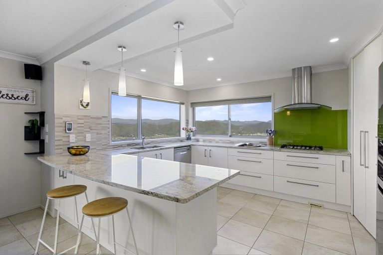 Photo of property in 34 Arahiwi Grove, Tirohanga, Lower Hutt, 5010