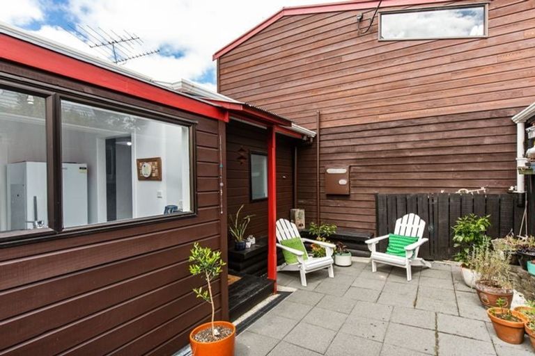 Photo of property in 4/33 Eskdale Road, Birkdale, Auckland, 0626