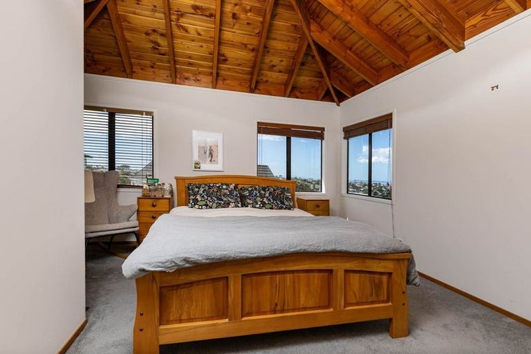 Photo of property in 1/35 Calypso Place, Rothesay Bay, Auckland, 0630