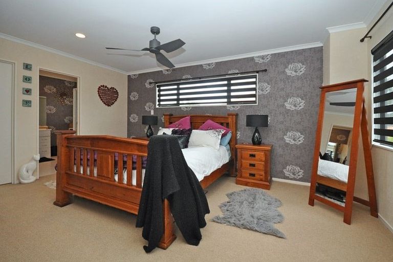 Photo of property in 14 Blackwood Drive, Wattle Downs, Auckland, 2103