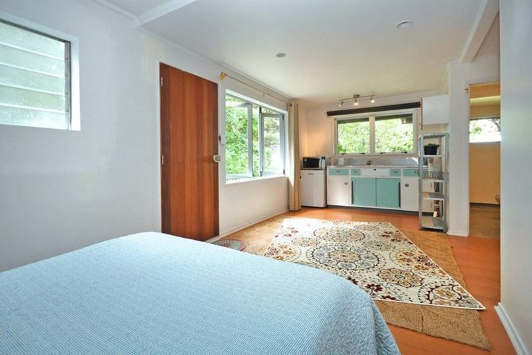 Photo of property in 42 Kauri Road, Laingholm, Auckland, 0604