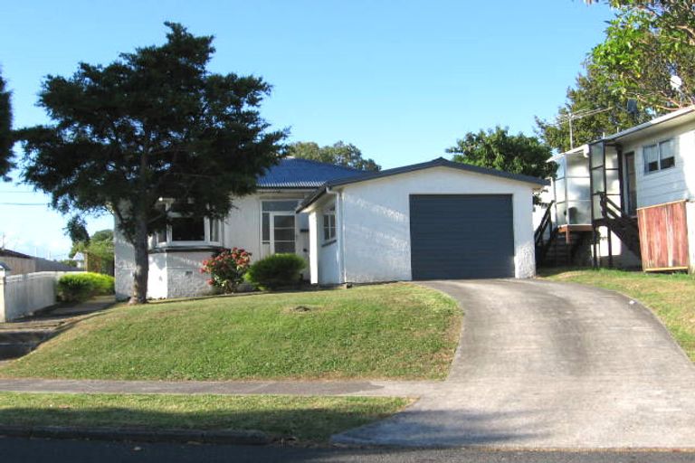 Photo of property in 8a Craigbank Avenue, New Lynn, Auckland, 0600