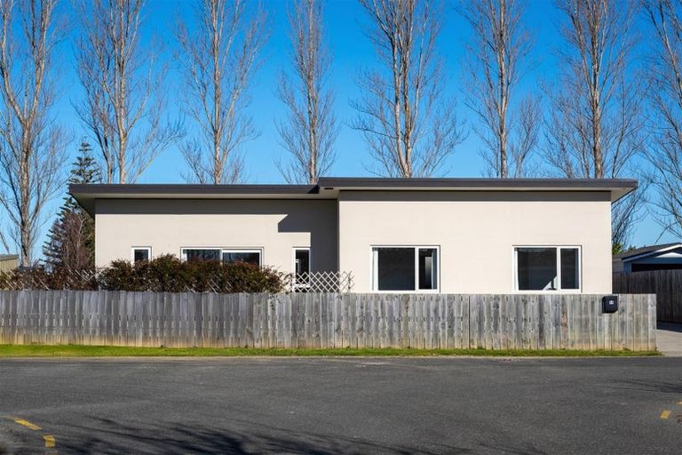 Photo of property in 8a Coppins Place, Motueka, 7120
