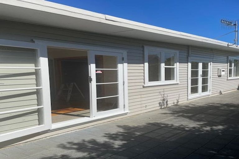 Photo of property in 21 Rauparaha Street, Waikanae Beach, Waikanae, 5036