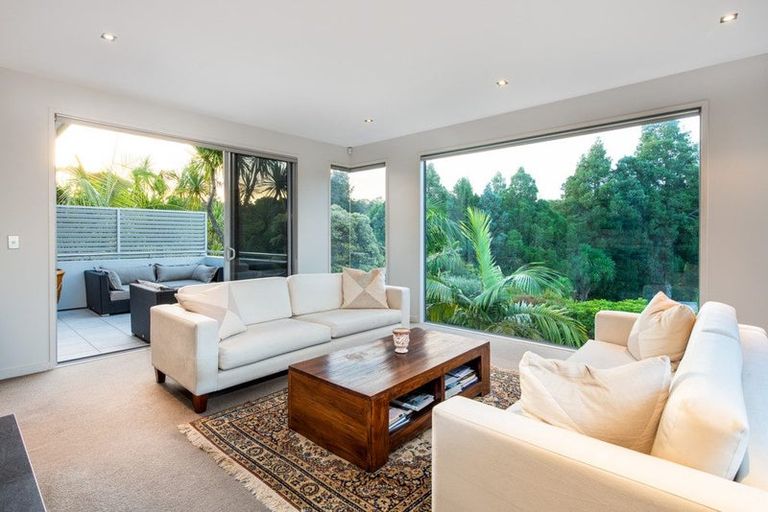 Photo of property in 10 Kahikatea Close, Campbells Bay, Auckland, 0630