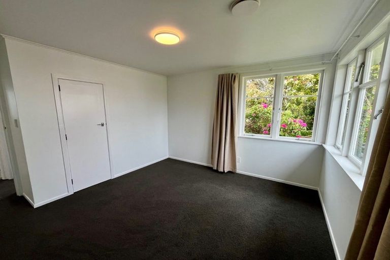 Photo of property in 6 Hurley Place, Kelston, Auckland, 0602