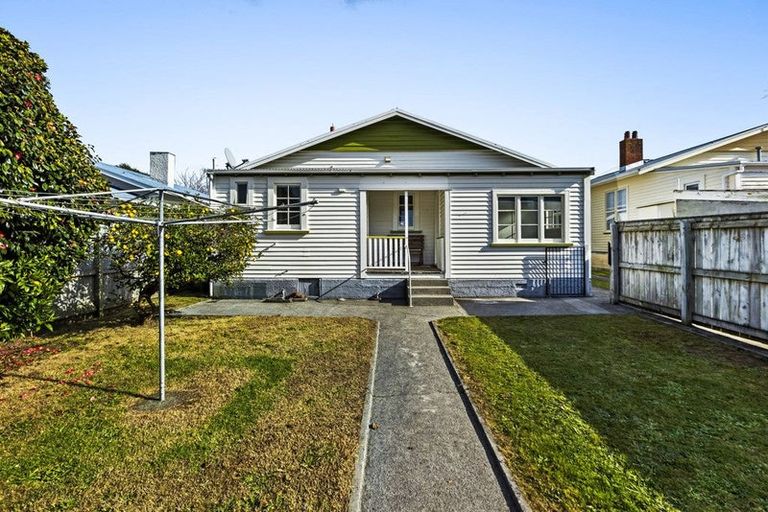 Photo of property in 25 Paynters Avenue, Strandon, New Plymouth, 4312