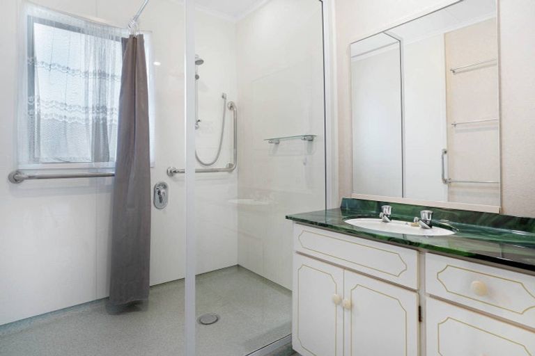 Photo of property in 22 Dublin Street, Martinborough, 5711