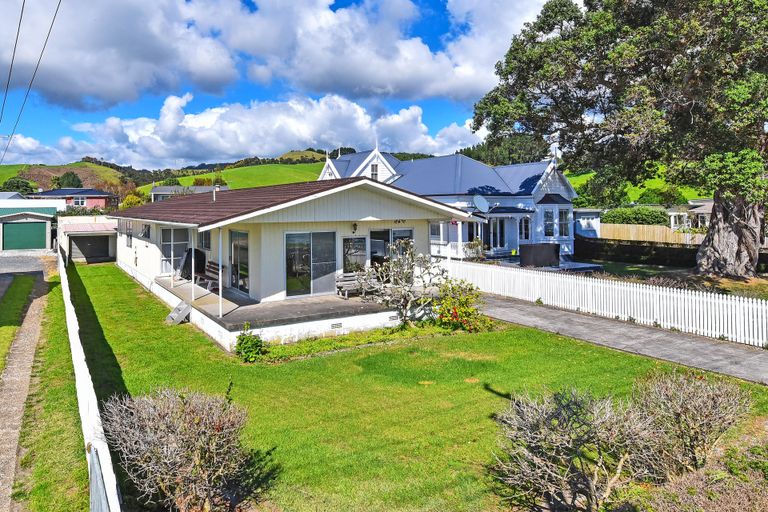 Photo of property in 1545 Clevedon Kawakawa Road, Kawakawa Bay, 2585