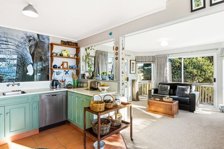 Photo of property in 16 Frances Street, Waikanae Beach, Waikanae, 5036