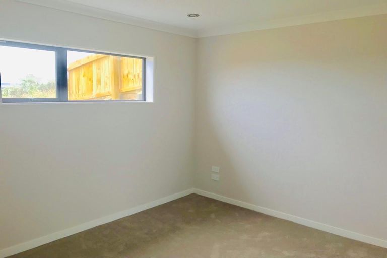 Photo of property in 61 Kirikiri Drive, Papakura, 2110