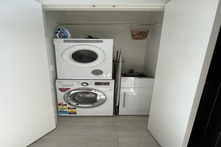 Photo of property in 8 Kauamo Close, Waiwhetu, Lower Hutt, 5010