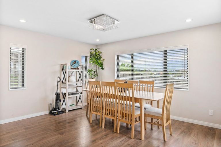 Photo of property in 11 Matisse Drive, West Harbour, Auckland, 0618