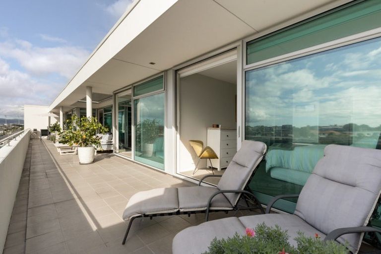 Photo of property in Palm Cove Apartments, 302/6 Tawa Street, Mount Maunganui, 3116