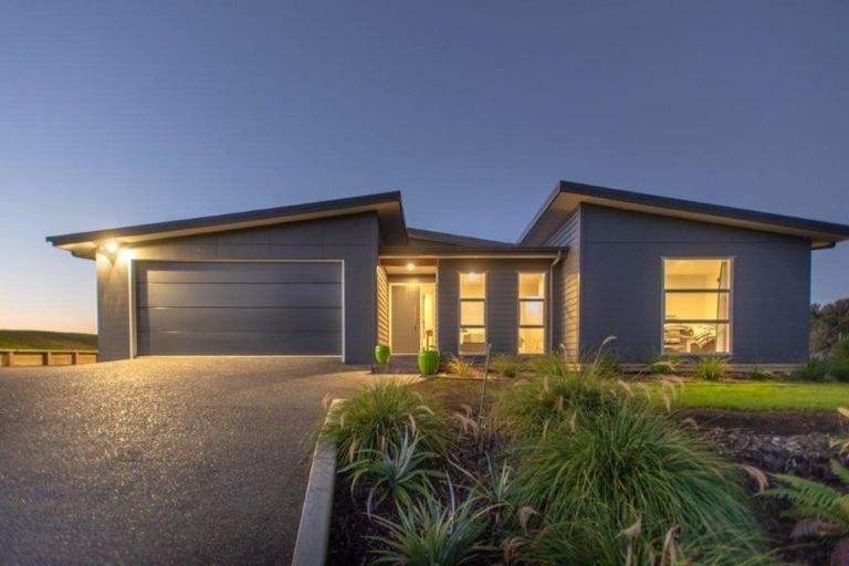 Photo of property in 16 Sandridge Terrace, Pohara, Takaka, 7183